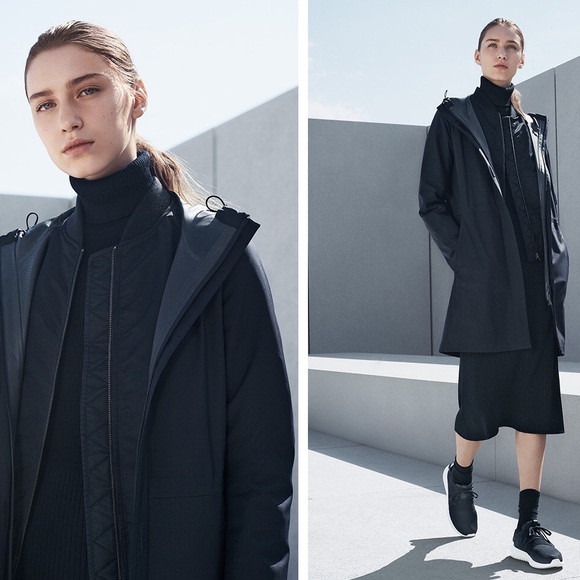 Uniqlo Jackets & Blazers - ✨UNIQLO✨Light Blocktech Parka in Black